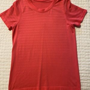 Lululemon breeze by muscle short sleeve top